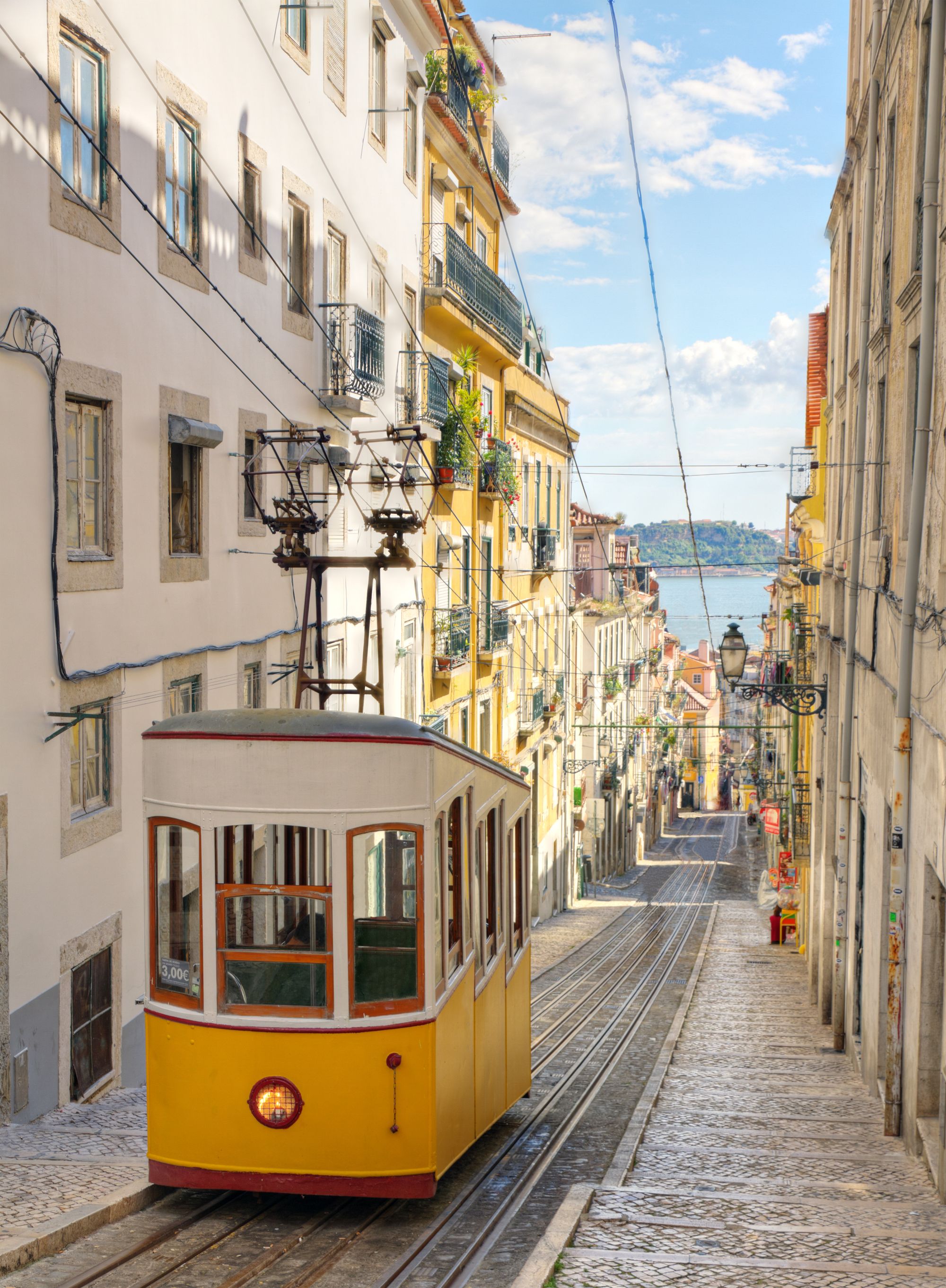 Standseilbahn Glória in Lissabon