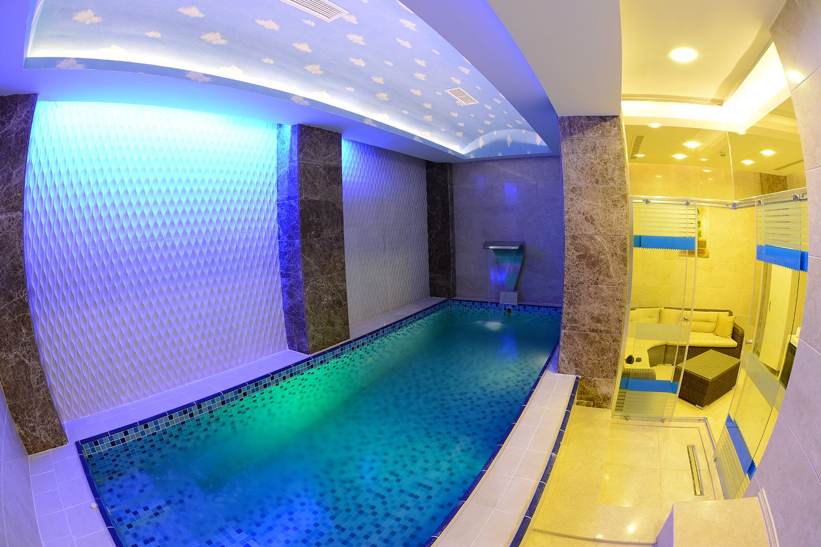 Fimar Life Thermal Resort Hotel korunaklı bir ortamda ailece termal suyun keyfini çıkarabilmek için özel aile kabini sunuyor