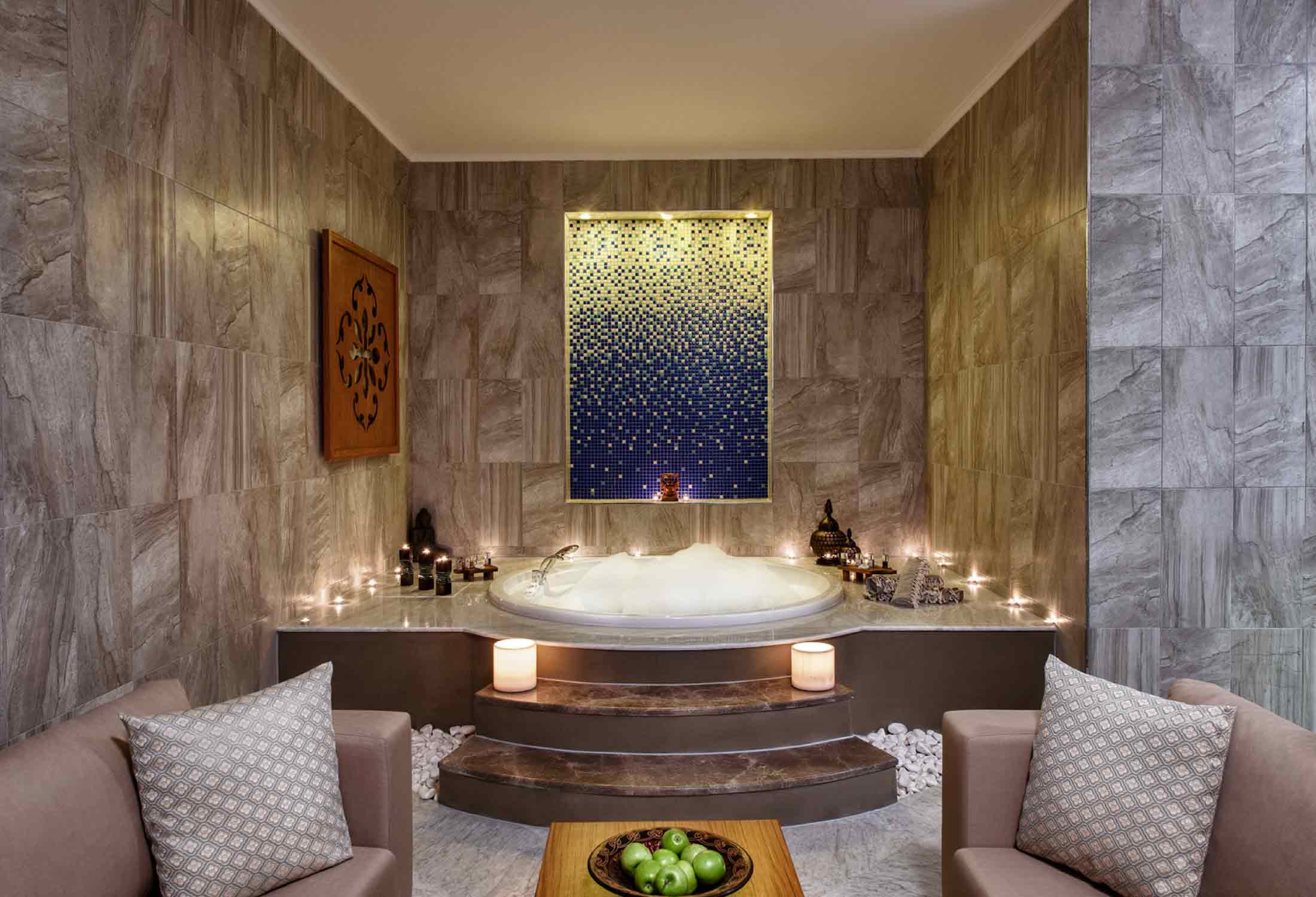 May Thermal Resort Spa Hotel içerisinde hamam, jakuzili küvet veya mini termal havuz bulunan özel termal aile banyoları sunuyor.